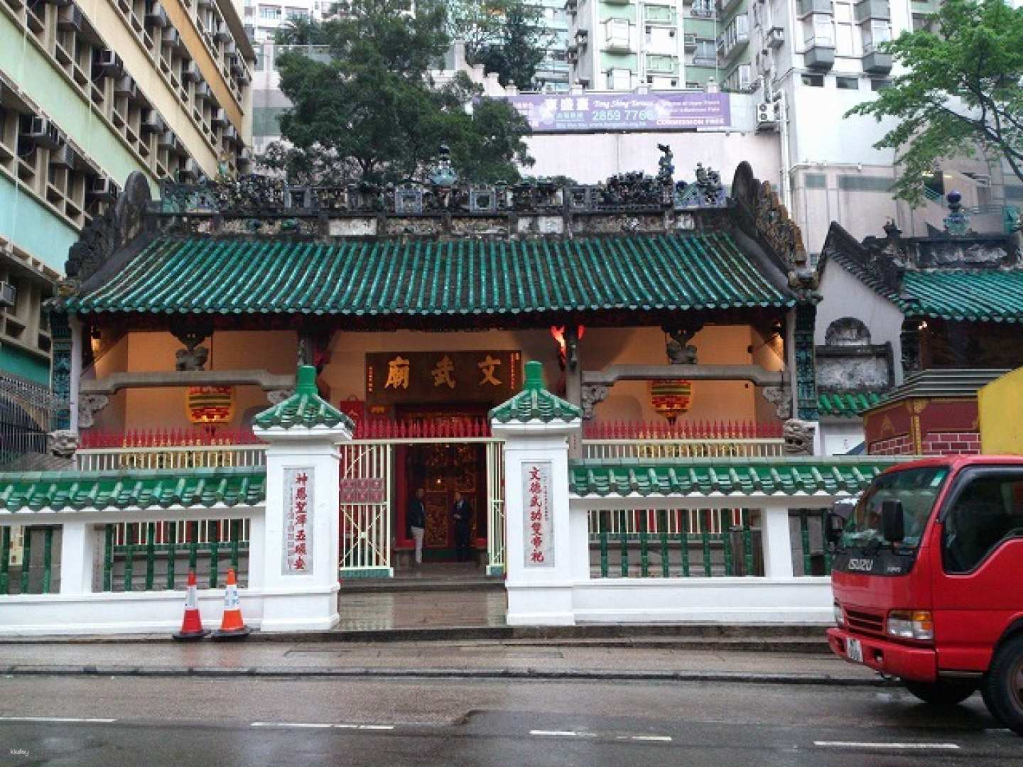 香港＆九龍１日観光ツアー・文武廟・オールドタウンセントラル・翡翠市場・黄大仙 （添好運 飲茶ランチ・日本語ガイド付き）by パンダバス - Photo 1 of 7